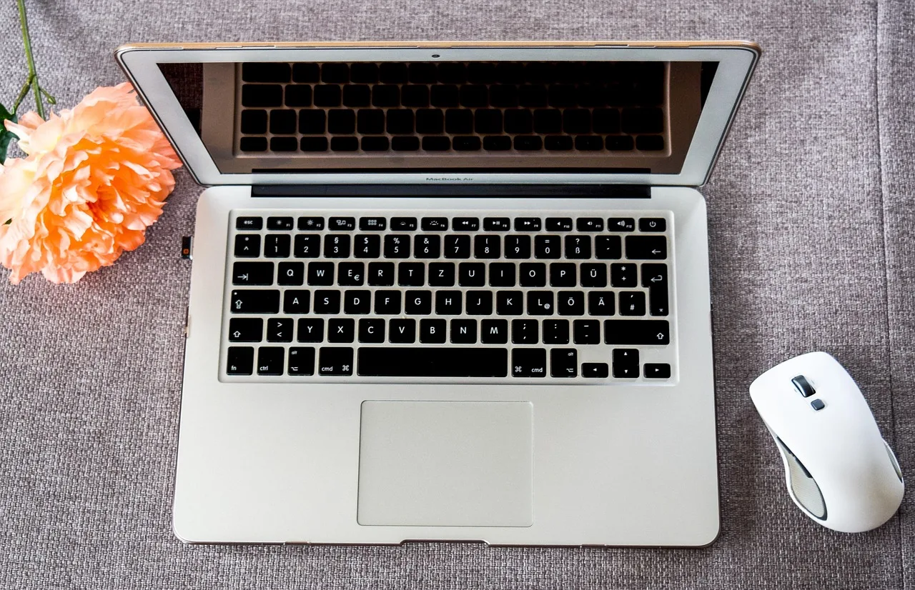 laptop, mouse, workplace, home office, apple, keys, mac, macbook, office, freelancer, work, desktop, webdesign, pc, computer, notebook, keyboard, screen, table, input, business, office work, hipster. Web design agency outsourcing: choosing the right fit